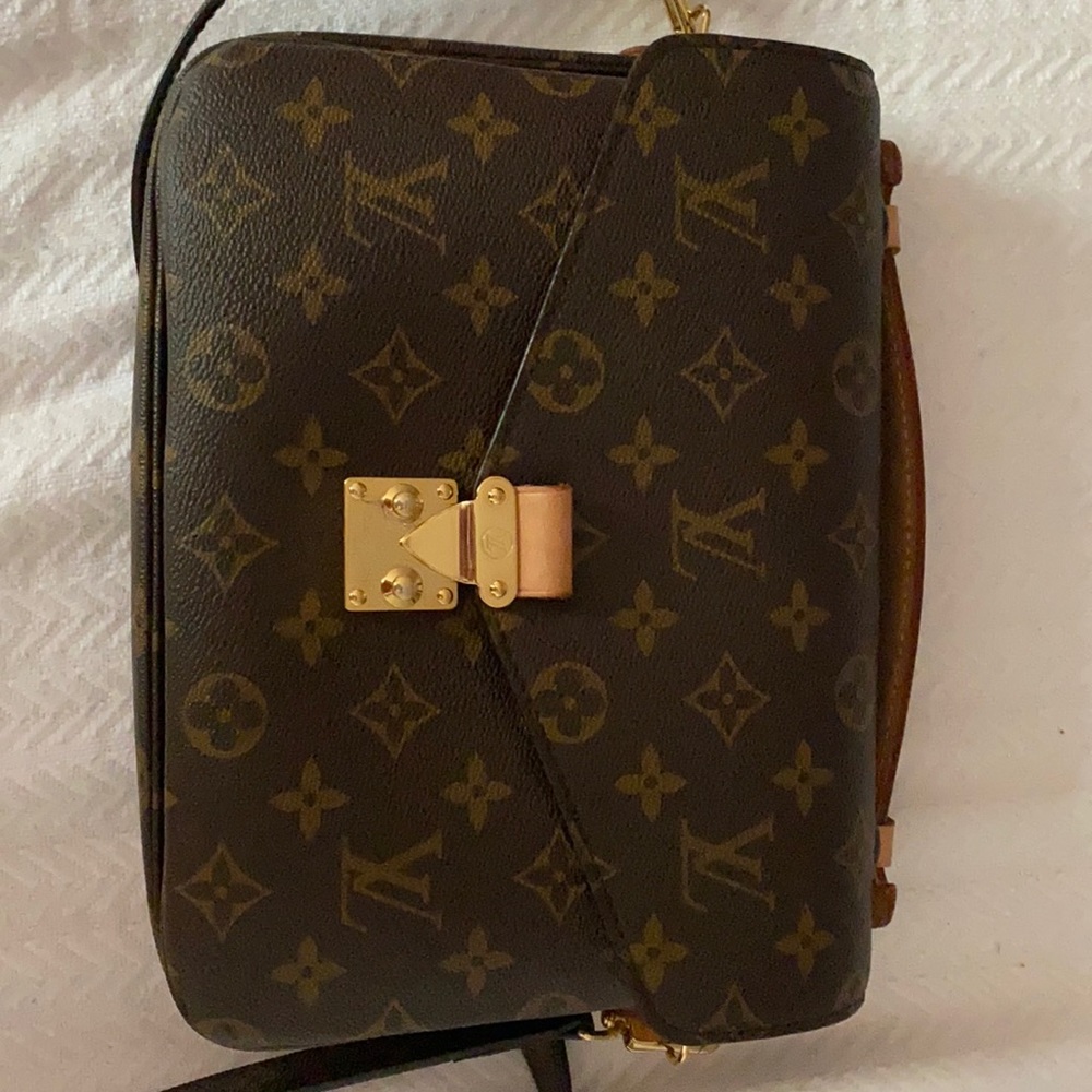 Authentic Louis Vuitton monogram Pochette Metis